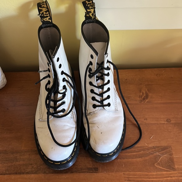 Dr. Martens Boots 🖤✨ - Picture 3 of 4